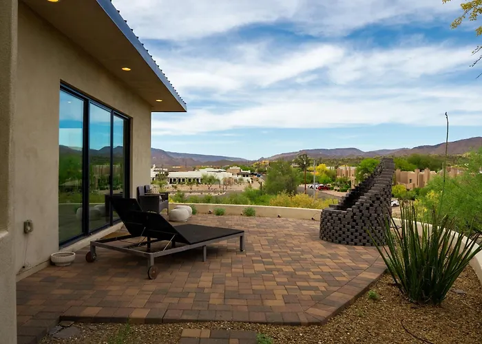 Holiday home Black Mountain View Base Steps From Frontier Town